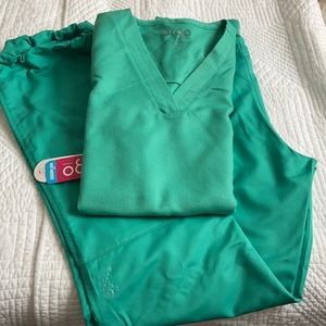 SOLD Scrub set the pant is w/out a tag but never worn.